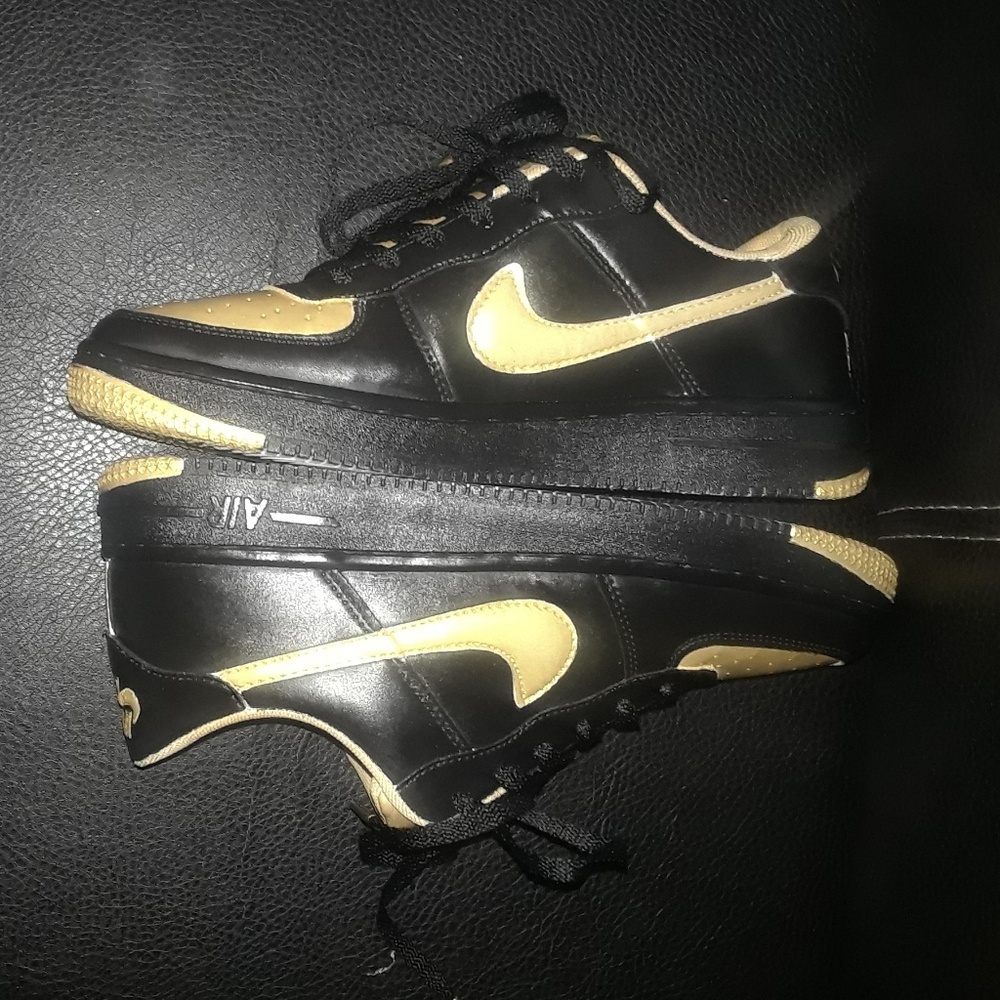Sold G Nike's sold